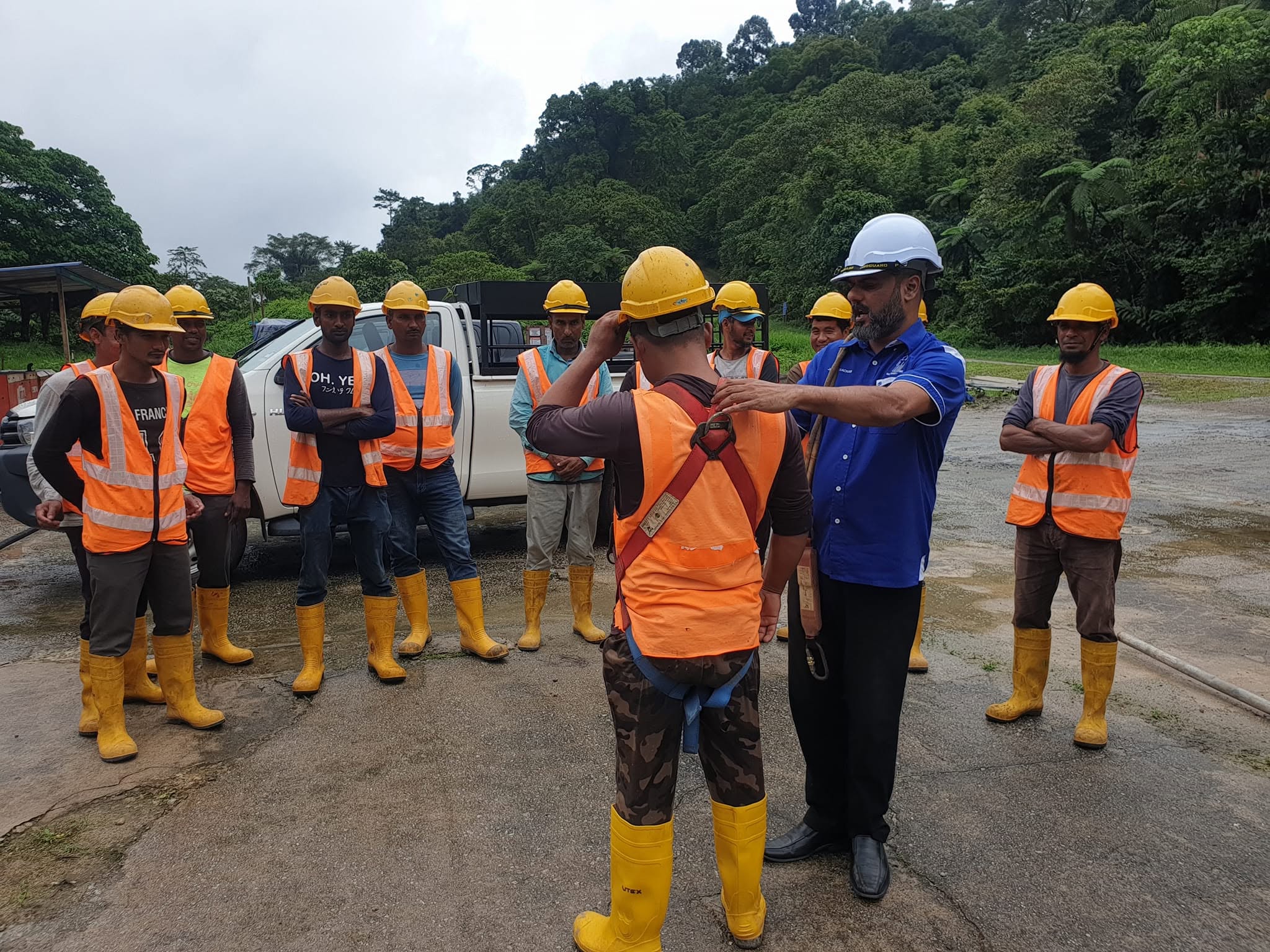James Issachar conducting harness safety training at a Johor construction site